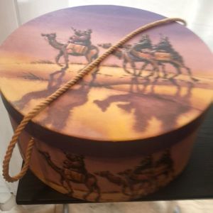 Christmas Decoration Hat Box. Great Beautiful Storage For Christmas Decorations